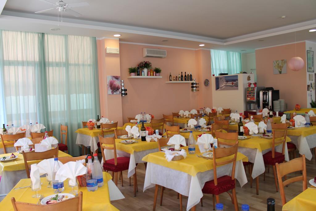 Hotel Madrid Cattolica Zewnętrze zdjęcie