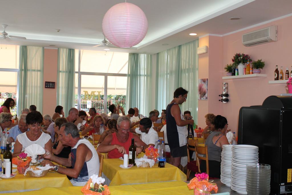 Hotel Madrid Cattolica Zewnętrze zdjęcie