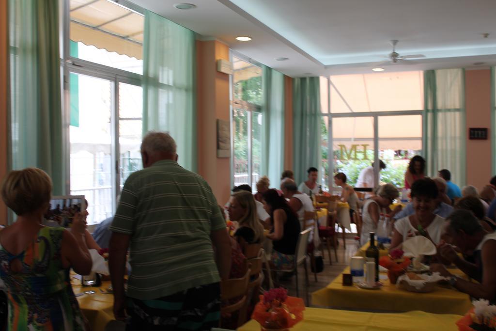 Hotel Madrid Cattolica Zewnętrze zdjęcie