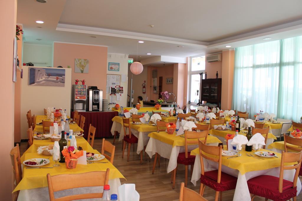 Hotel Madrid Cattolica Zewnętrze zdjęcie