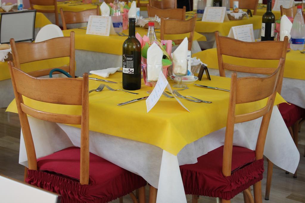 Hotel Madrid Cattolica Zewnętrze zdjęcie