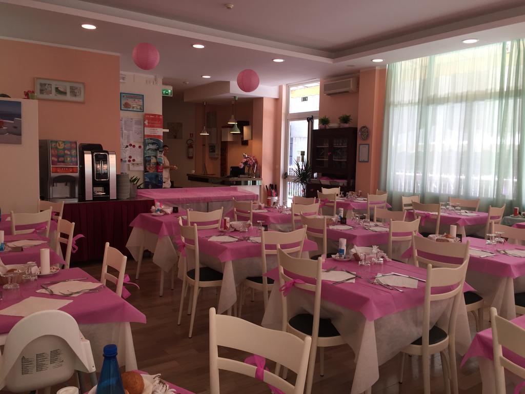 Hotel Madrid Cattolica Zewnętrze zdjęcie