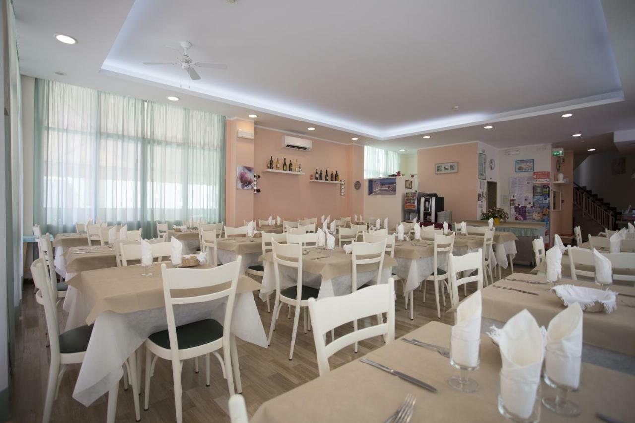 Hotel Madrid Cattolica Zewnętrze zdjęcie